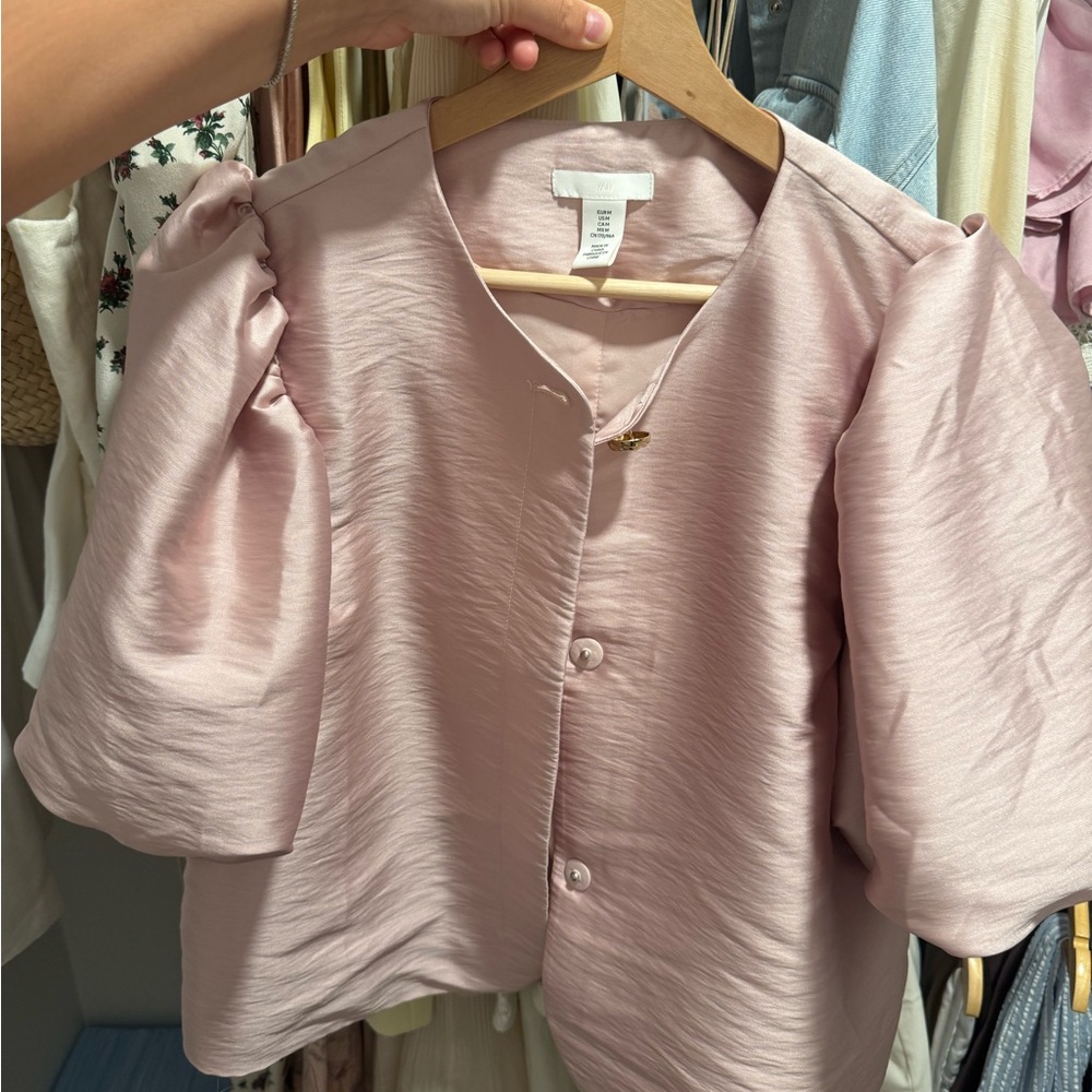 H&M Light Pink Puff Sleeve Blouse. Worn only once.